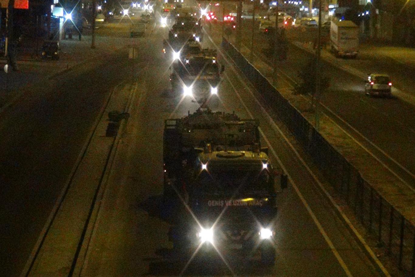 Silopi’ye giden 3'üncü askeri konvoy Kızıltepe’den geçti Silopi’ye giden 3'üncü askeri konvoy Kızıltepe’den geçti